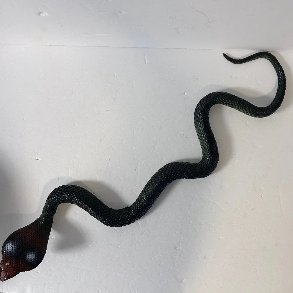 Realistic Rubber King Cobra Snake Toy 38 Inch Halloween Prop Garden Deterrent